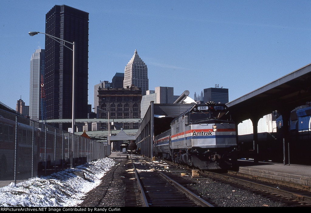 AMTK 266 at Pittsburgh